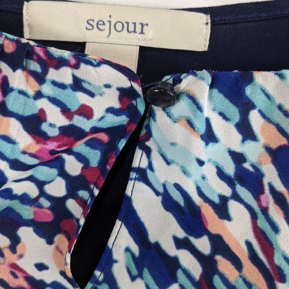 Sejour Abstract Capped Sleeve Blouse with Pleated Keyhole Neckline 2X - Picture 2 of 10